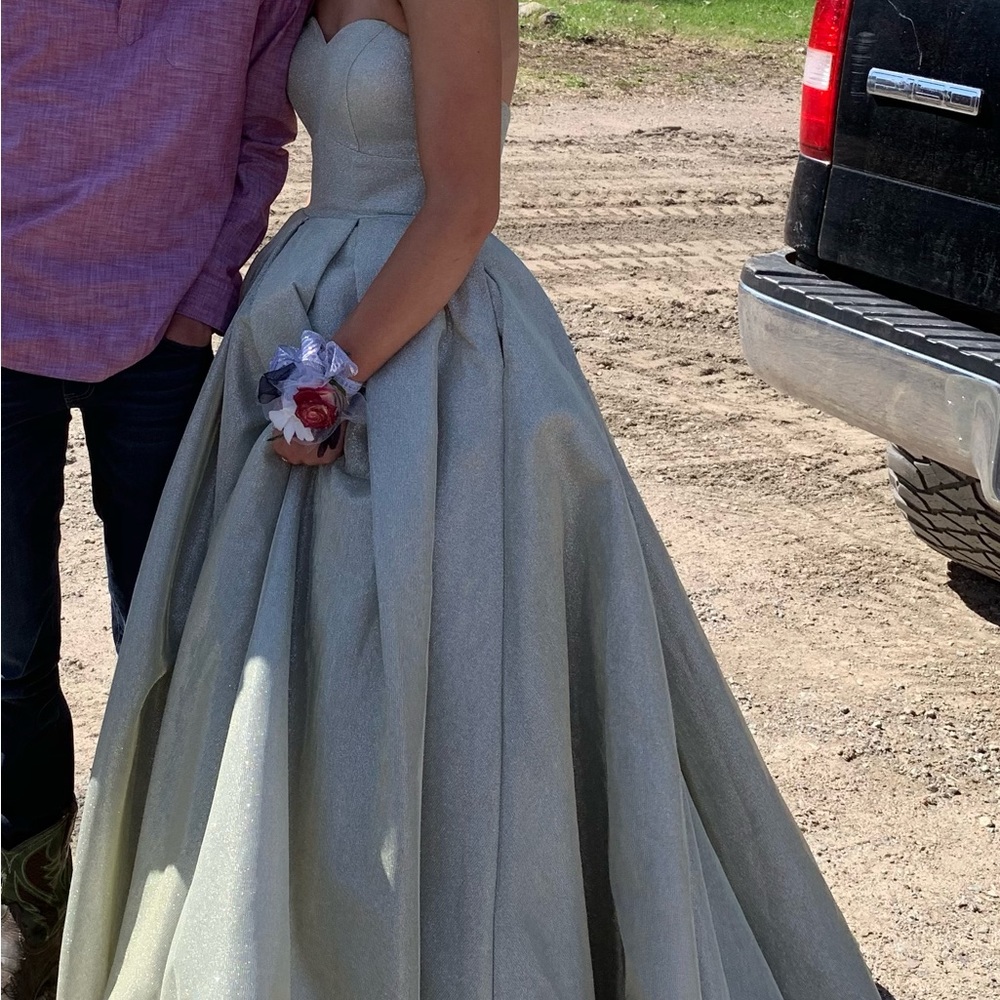 SHERRI HILL SIZE 4 Prom dress